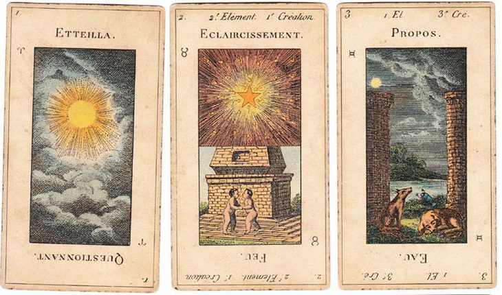 Bộ bài tarot Ai Cập của Alliette, một trong những bộ bài đầu tiên được thiết kế chuyên để chiêm đoán. Tư liệu của Tero Goldenhill Bộ bài tarot Ai Cập của Alliette, một trong những bộ bài đầu tiên được thiết kế chuyên để chiêm đoán. Tư liệu của Tero Goldenhill